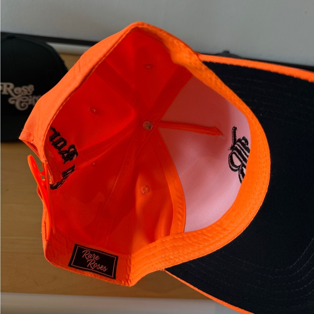 Rare Roses hat - Picture 3 of 3